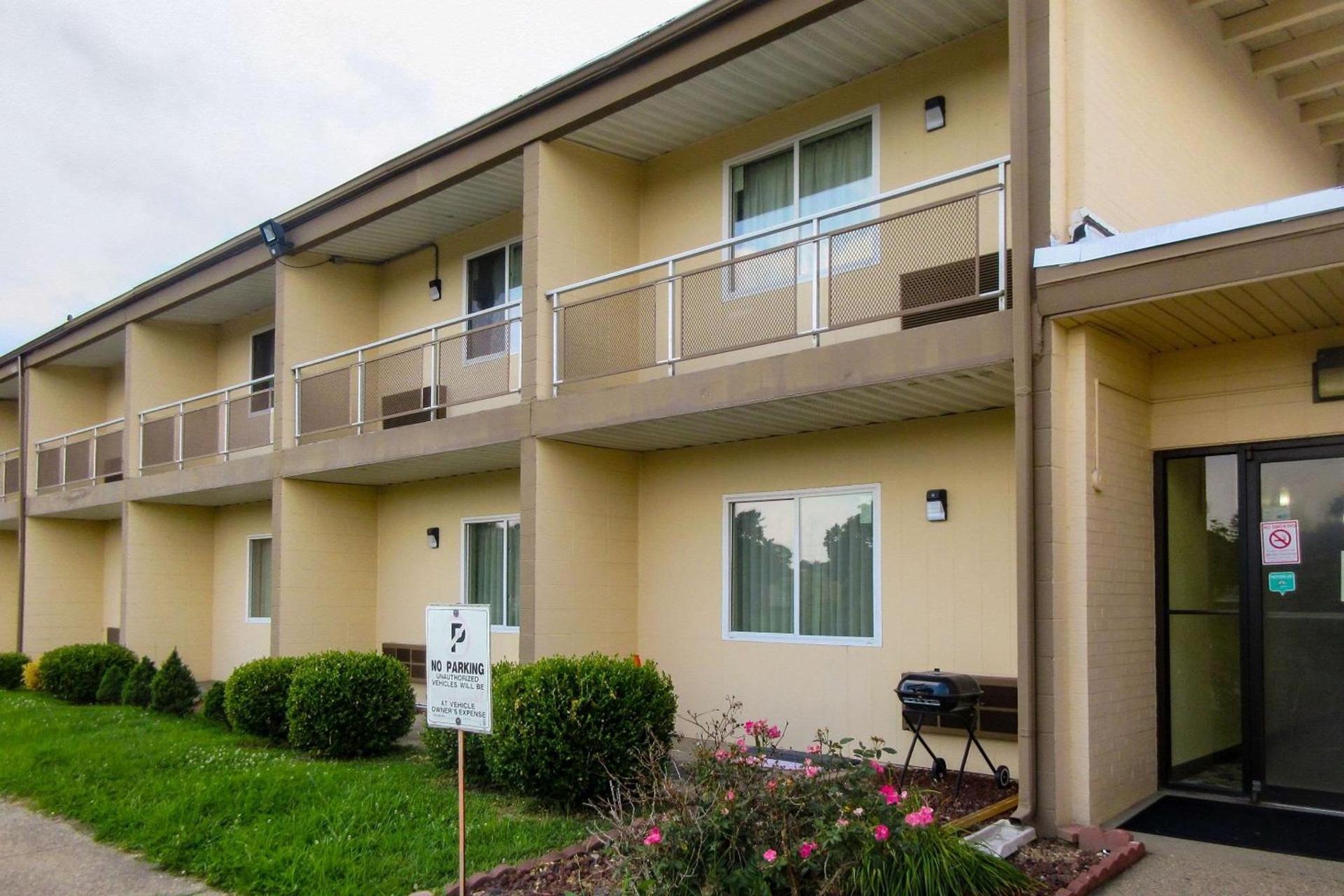 Executive Inn — hotel in Zanesville