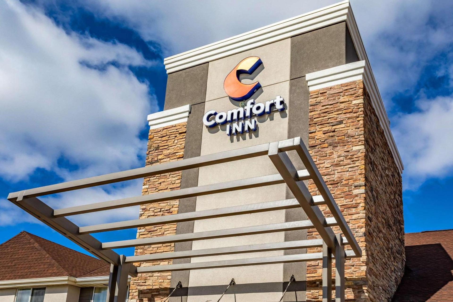 Comfort Inn Waukesha - Milwaukee West — hotel in Waukesha