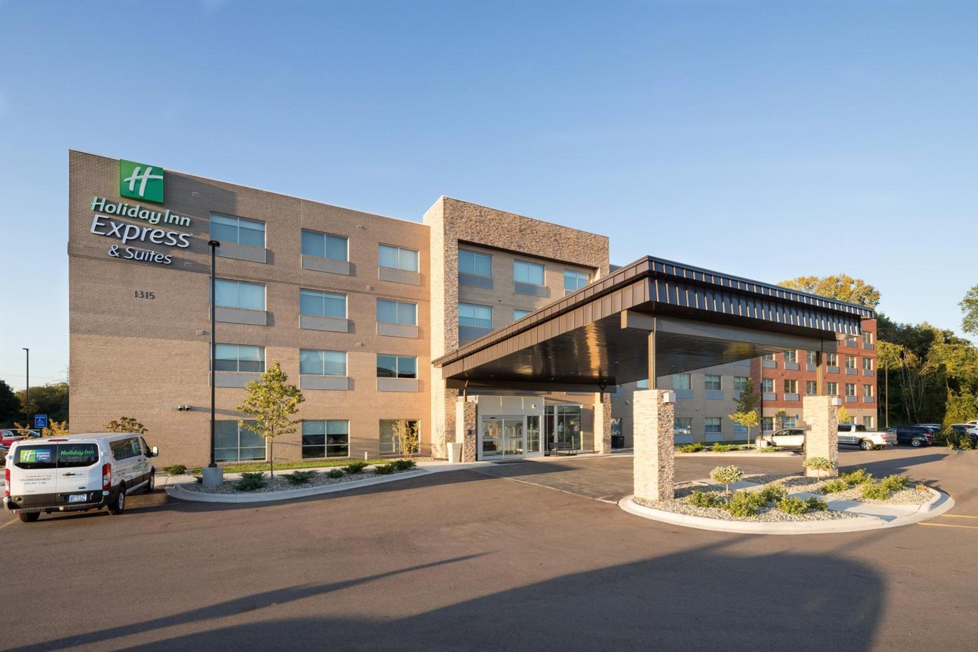 Holiday Inn Express & Suites - Kalamazoo West by IHG — hotel in Kalamazoo