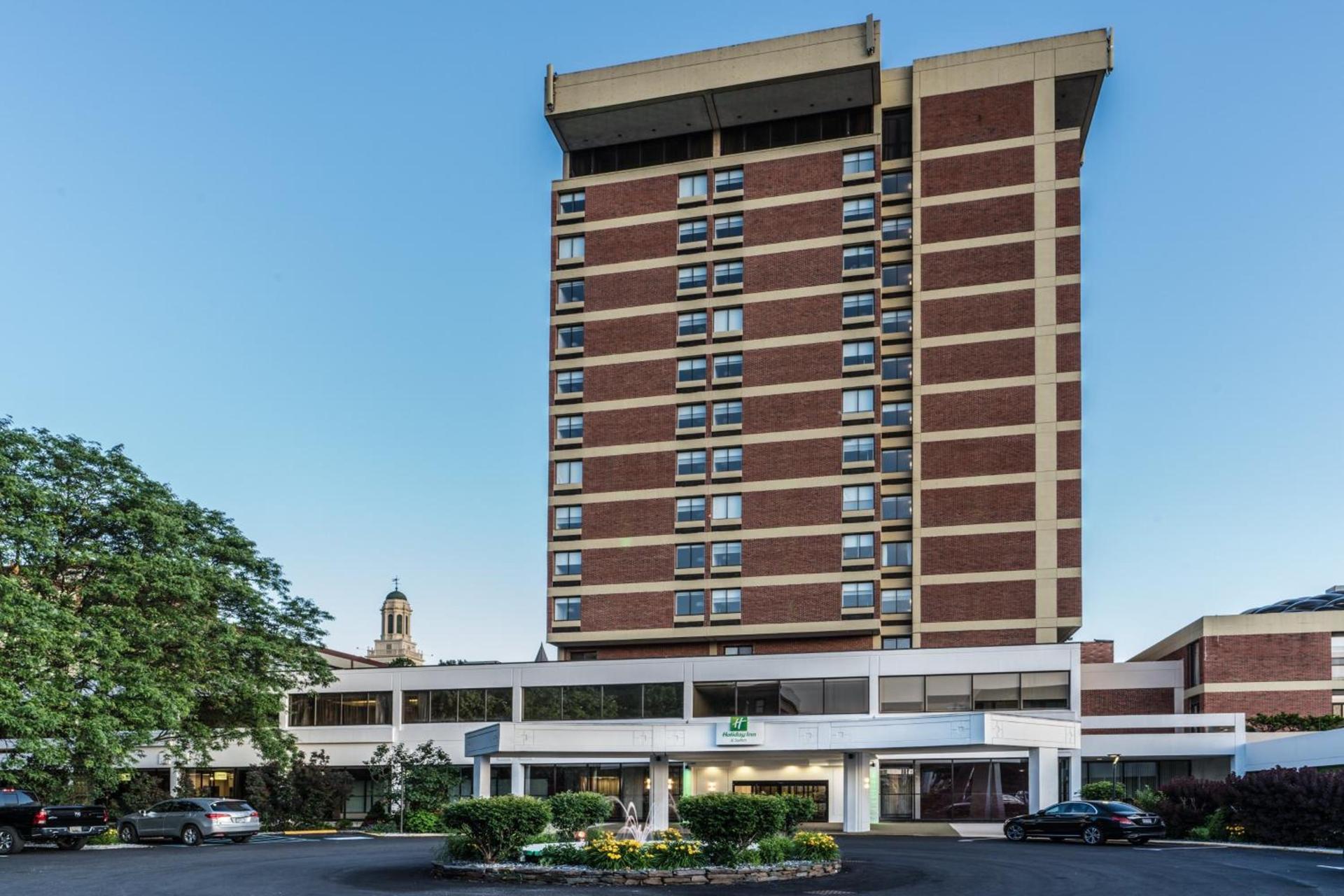 Holiday Inn & Suites Pittsfield-Berkshires by IHG — hotel in Pittsfield