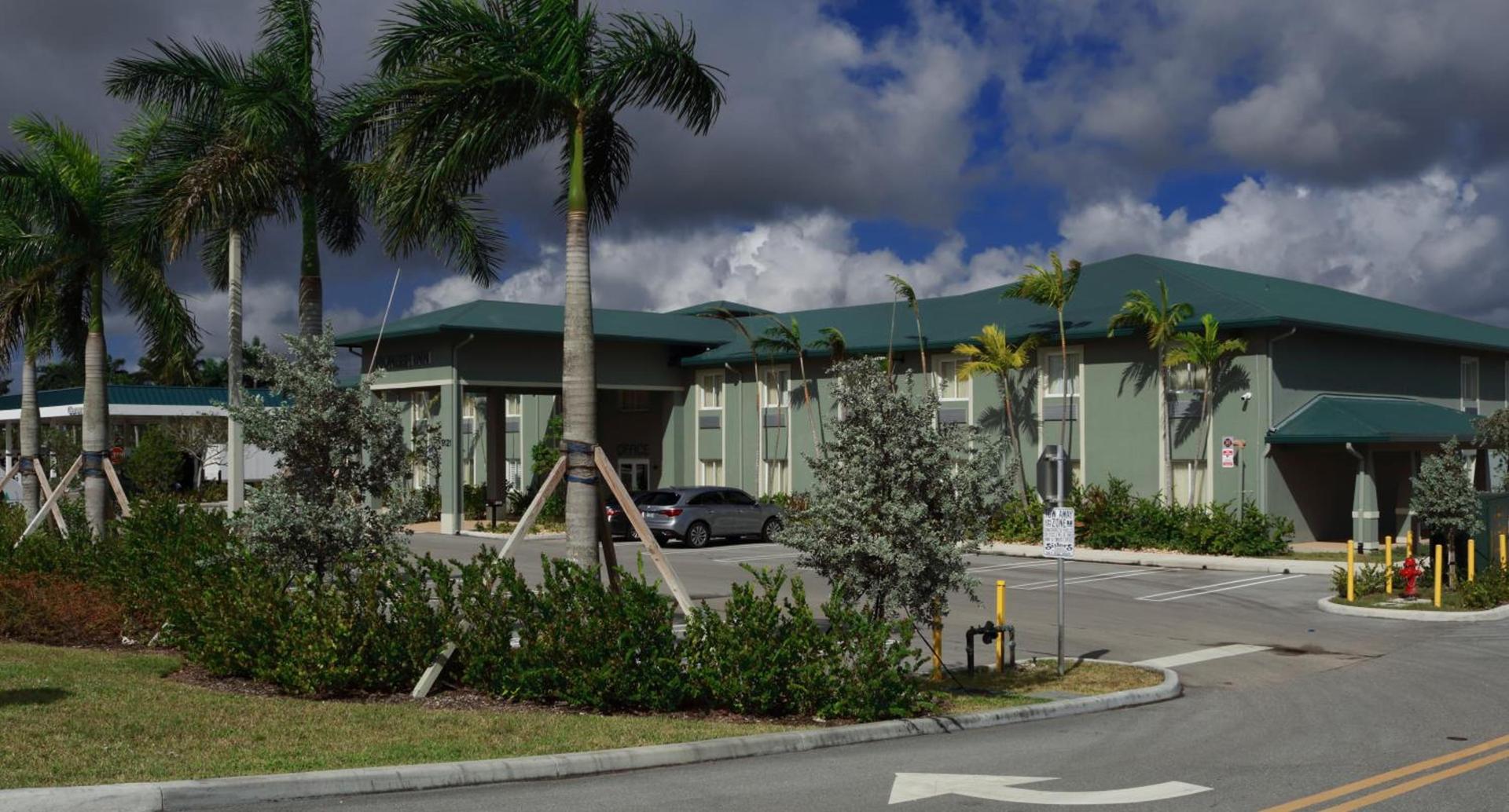 Pioneer Inn — hotel in West Palm Beach
