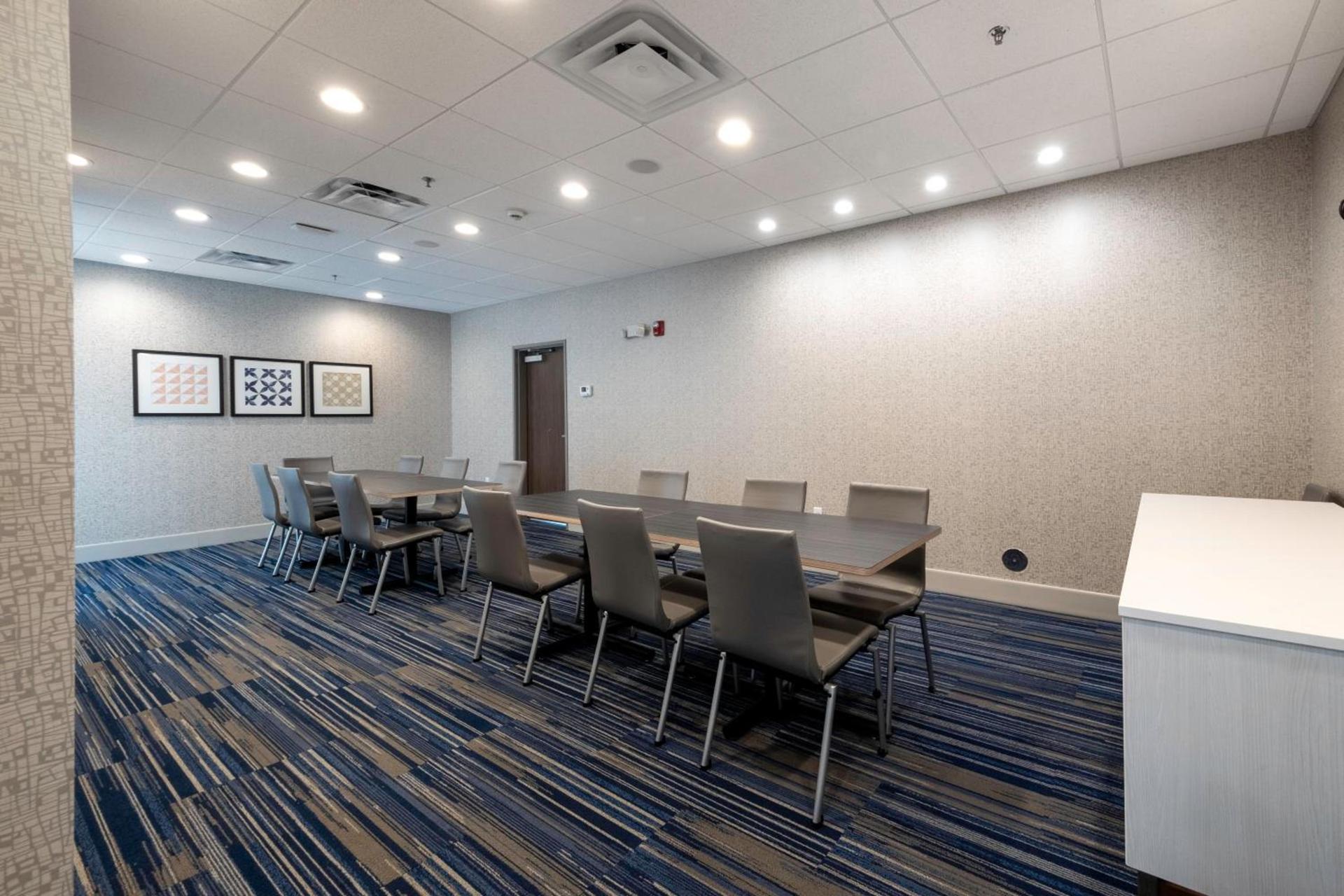 Holiday Inn Express & Suites - Staunton by IHG — hotel in Staunton