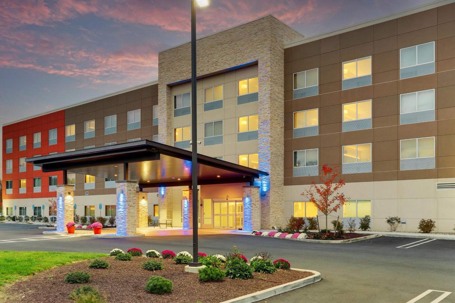 Holiday Inn Express & Suites - Middletown - Goshen by IHG