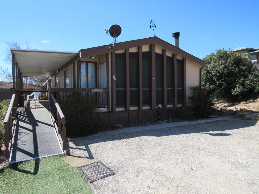 Lakeshore Lodge — hotel in Wofford Heights