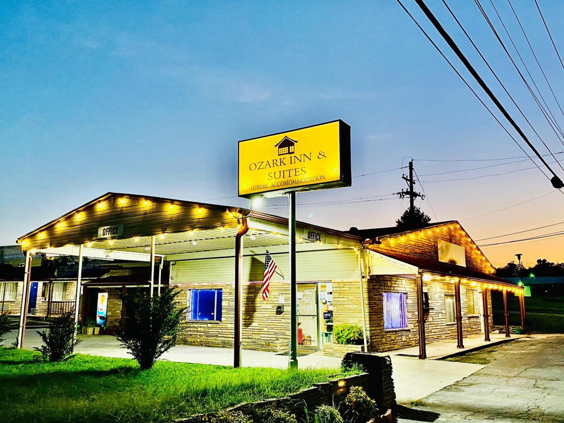 Ozark Inn & Suites — hotel in Ozark