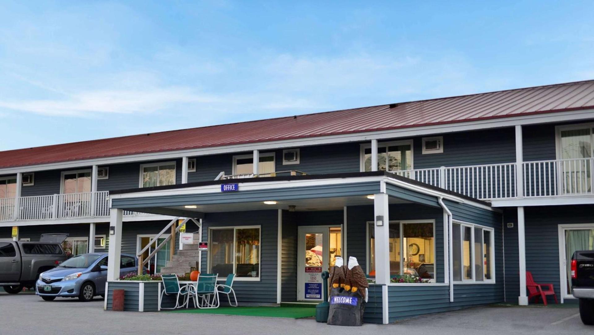 Colonial Inn Ellsworth — hotel in Ellsworth