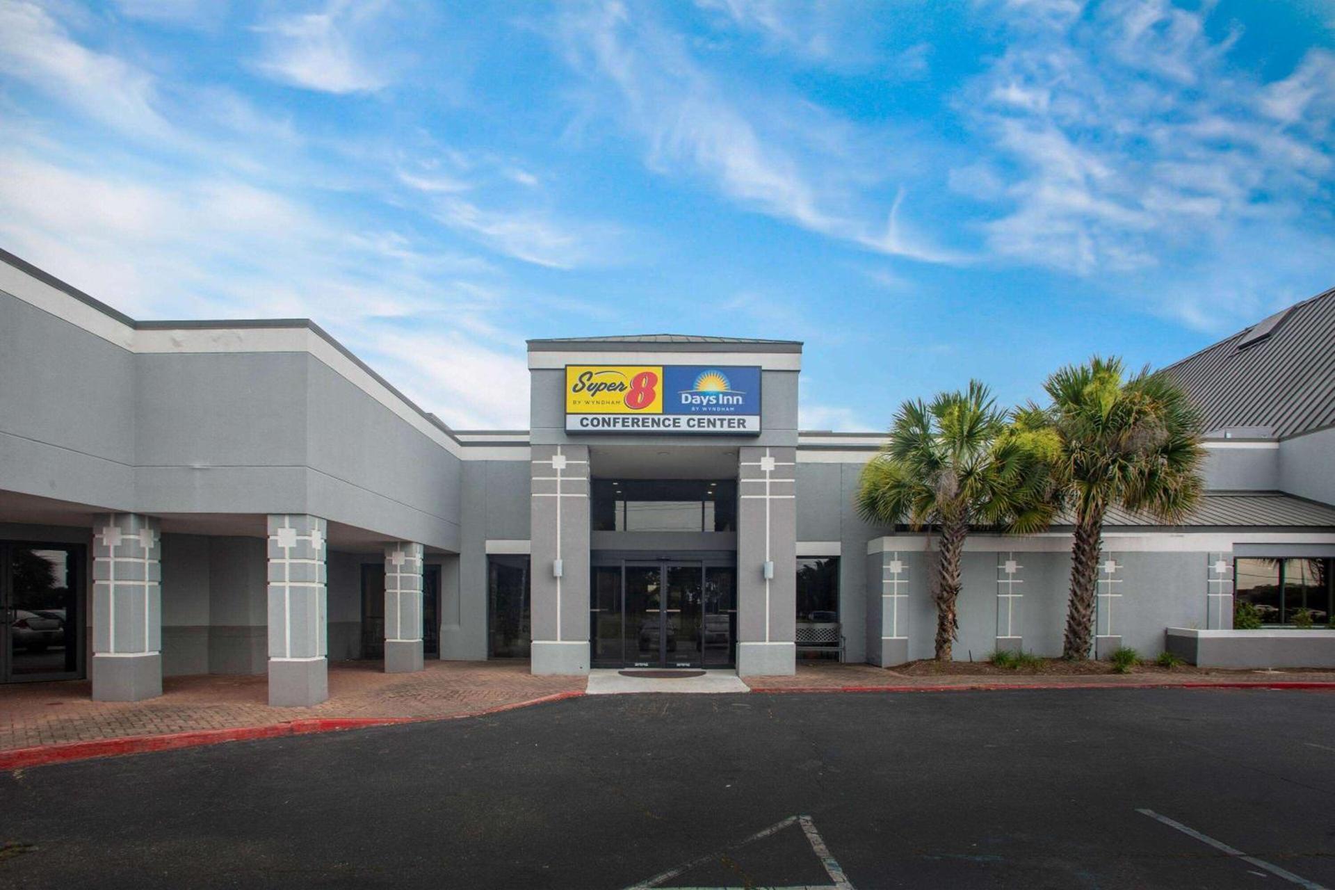 Days Inn by Wyndham Mobile I-65 — hotel in Mobile