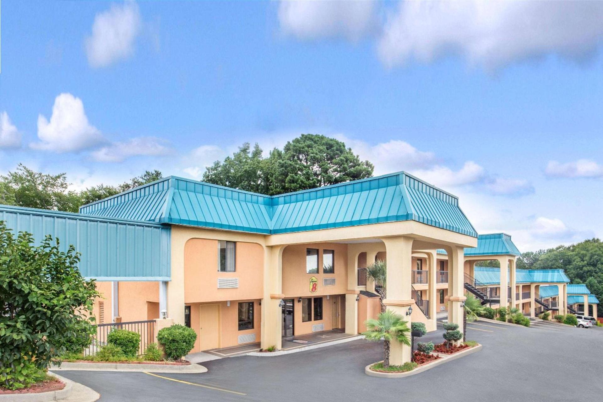 Super 8 by Wyndham Forest Park — hotel in Forest Park