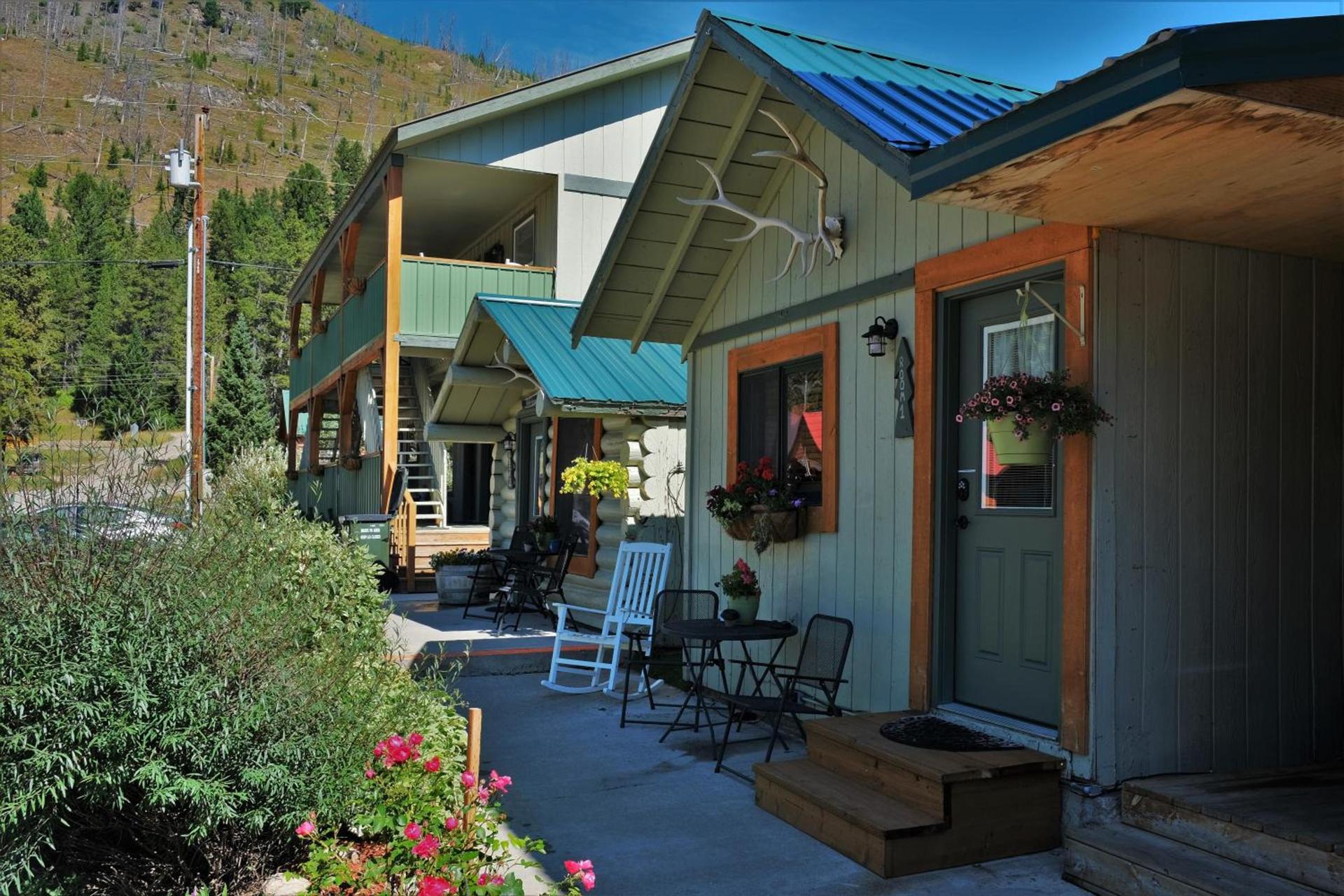 Elk Horn Lodge Motel and Cabins — hotel in Cooke City