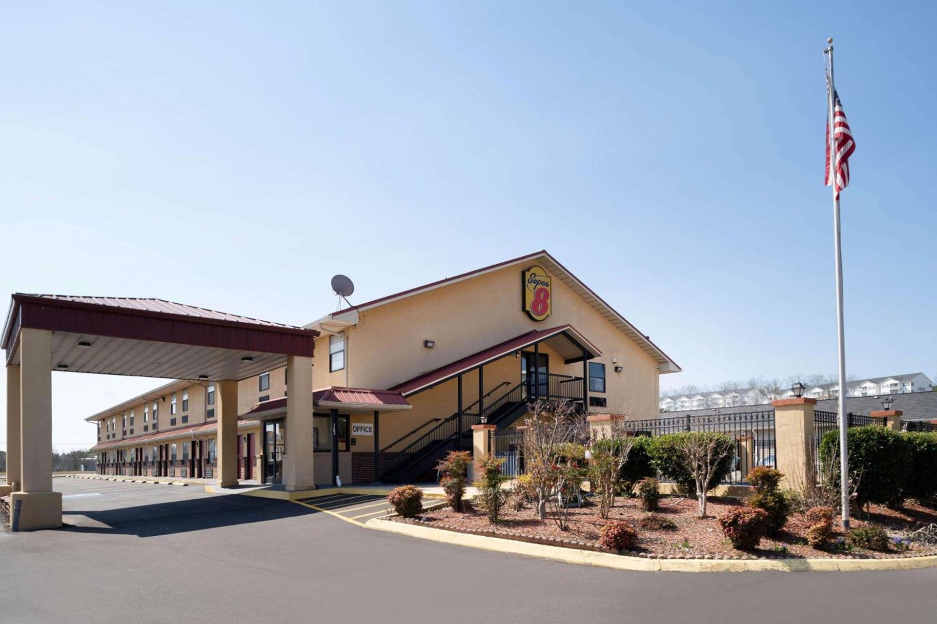 Super 8 by Wyndham Cleveland — hotel in Cleveland
