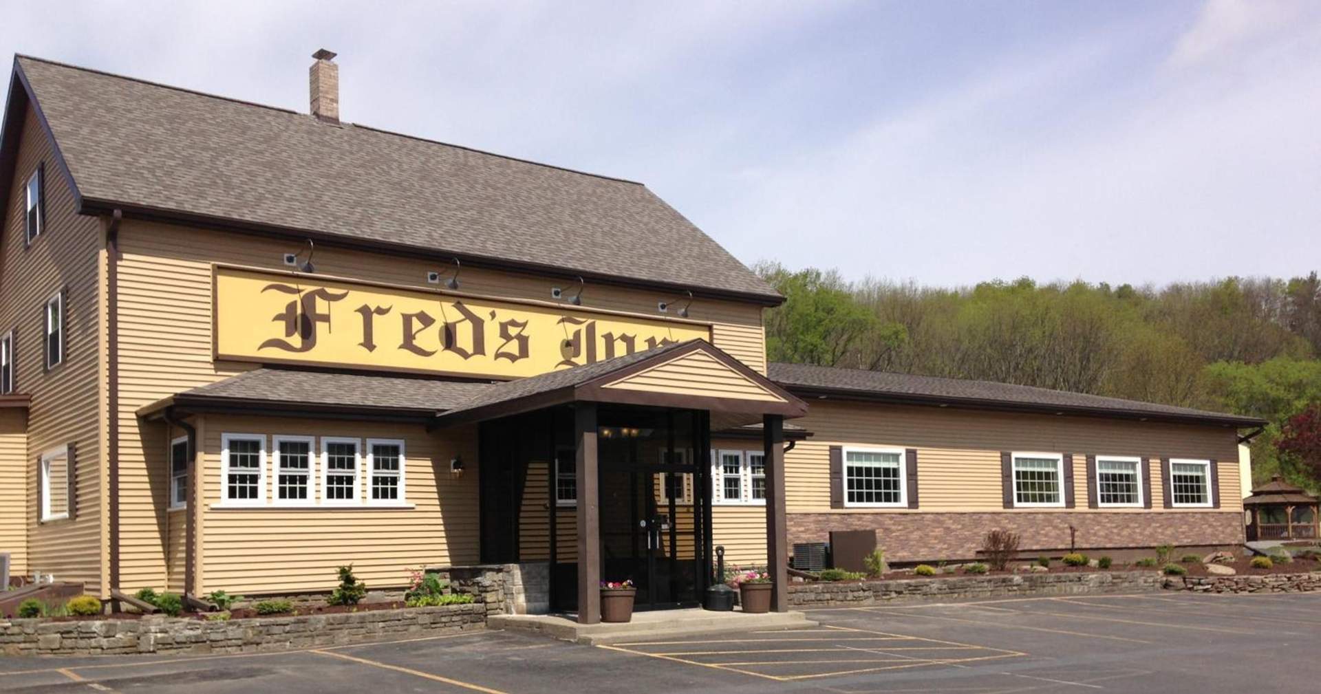 Fred's Inn Restaurant & Lodging