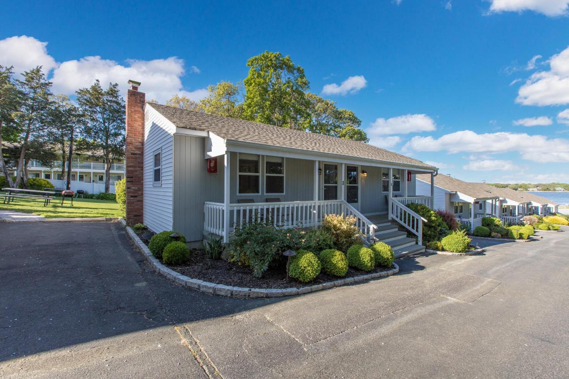 Colonial Shores Resort — hotel in Hampton Bays