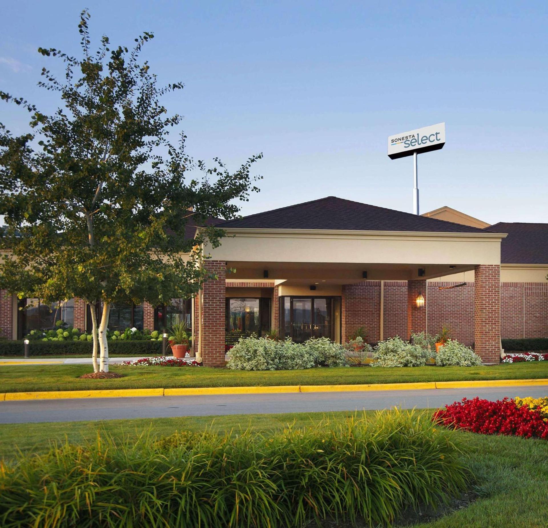 AmericInn by Wyndham Brookfield — hotel in Brookfield