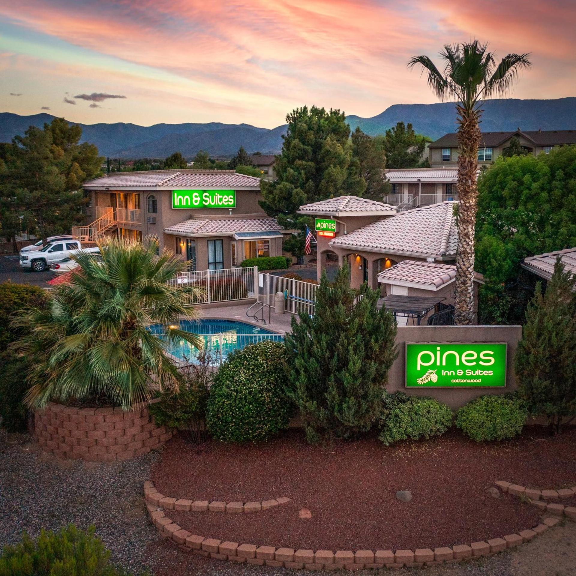 Pines Inn & Suites — hotel in Cottonwood