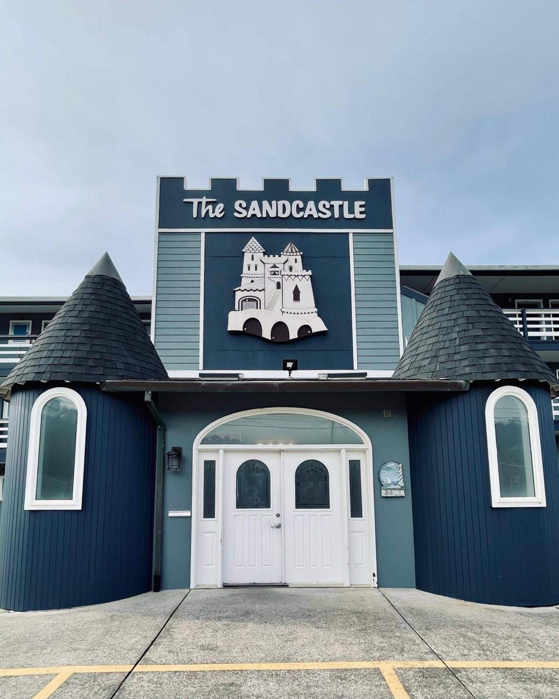 The Sandcastle Beachfront Hotel — hotel in Lincoln City