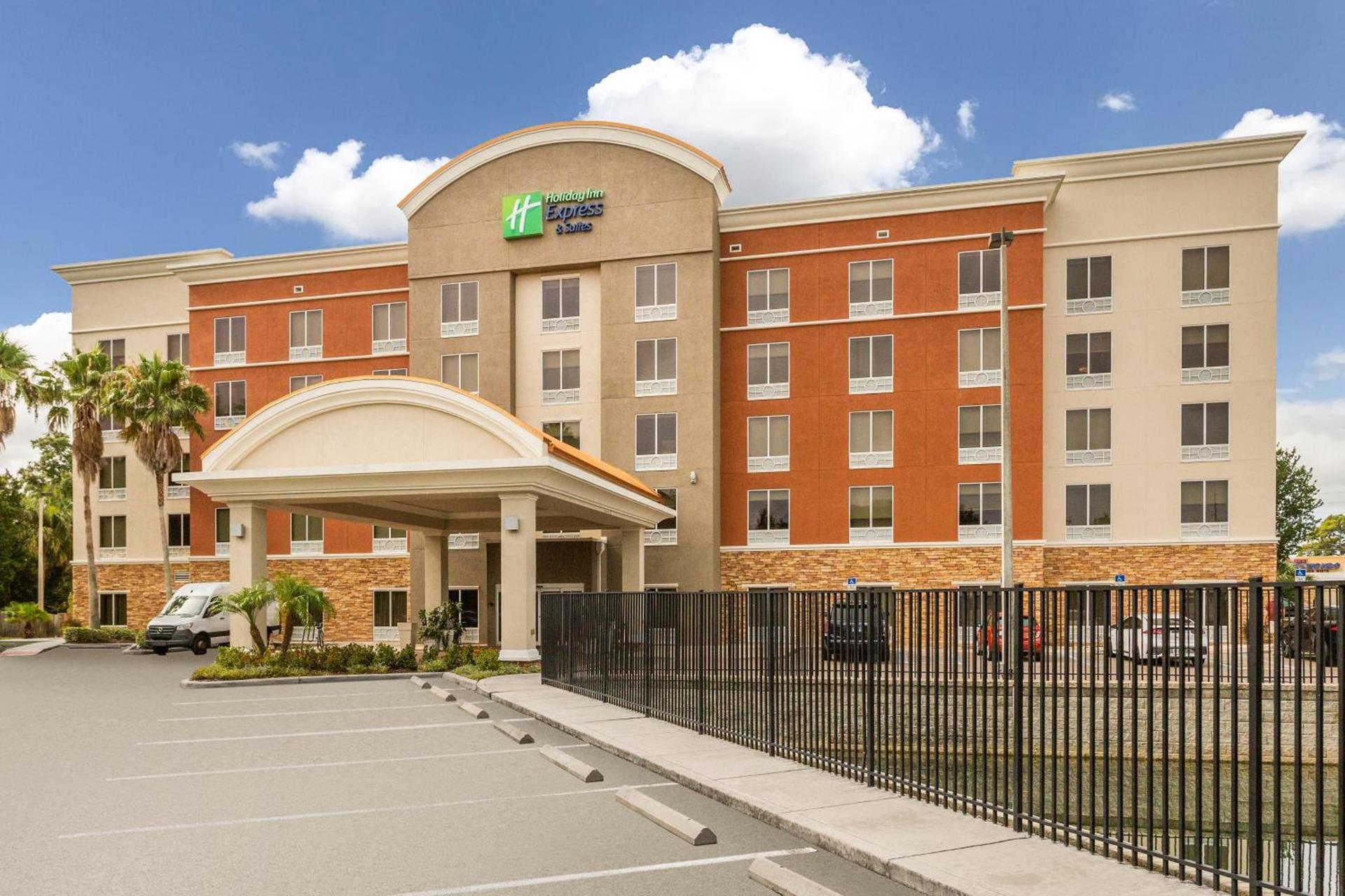 Holiday Inn Express Hotel & Suites Largo-Clearwater by IHG — hotel in Largo