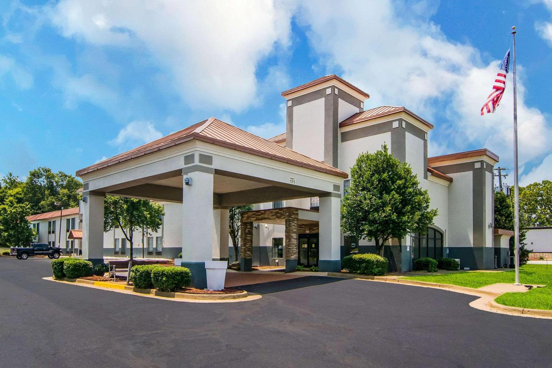 Clarion Pointe South Boston - Danville East — hotel in South Boston
