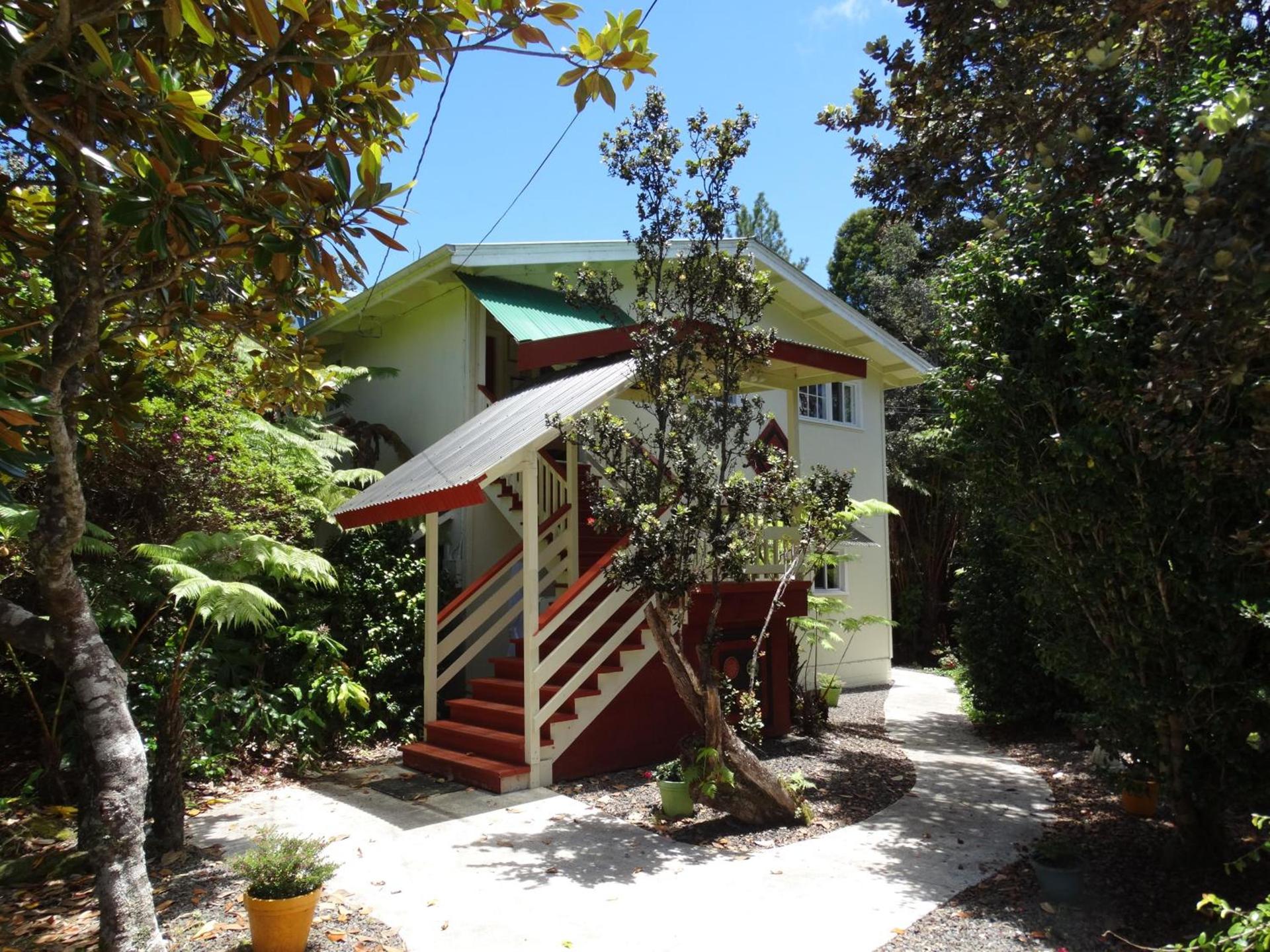 Volcano Hale — hotel in Volcano