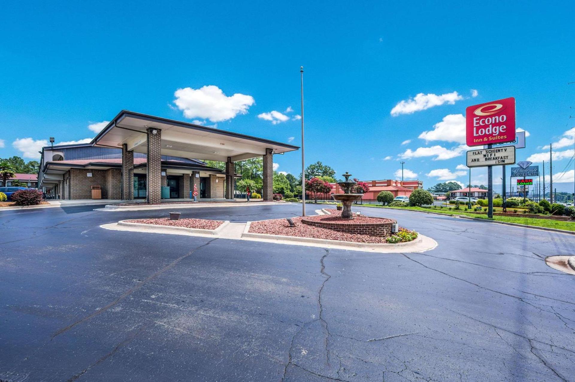Econo Lodge Inn & Suites Huntsville University Area — hotel in Huntsville