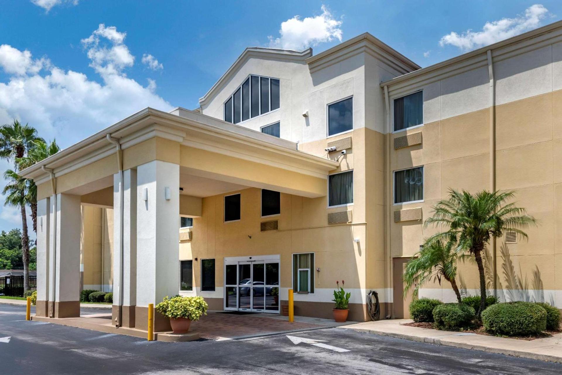 Comfort Inn & Suites DeLand - near University — hotel in DeLand