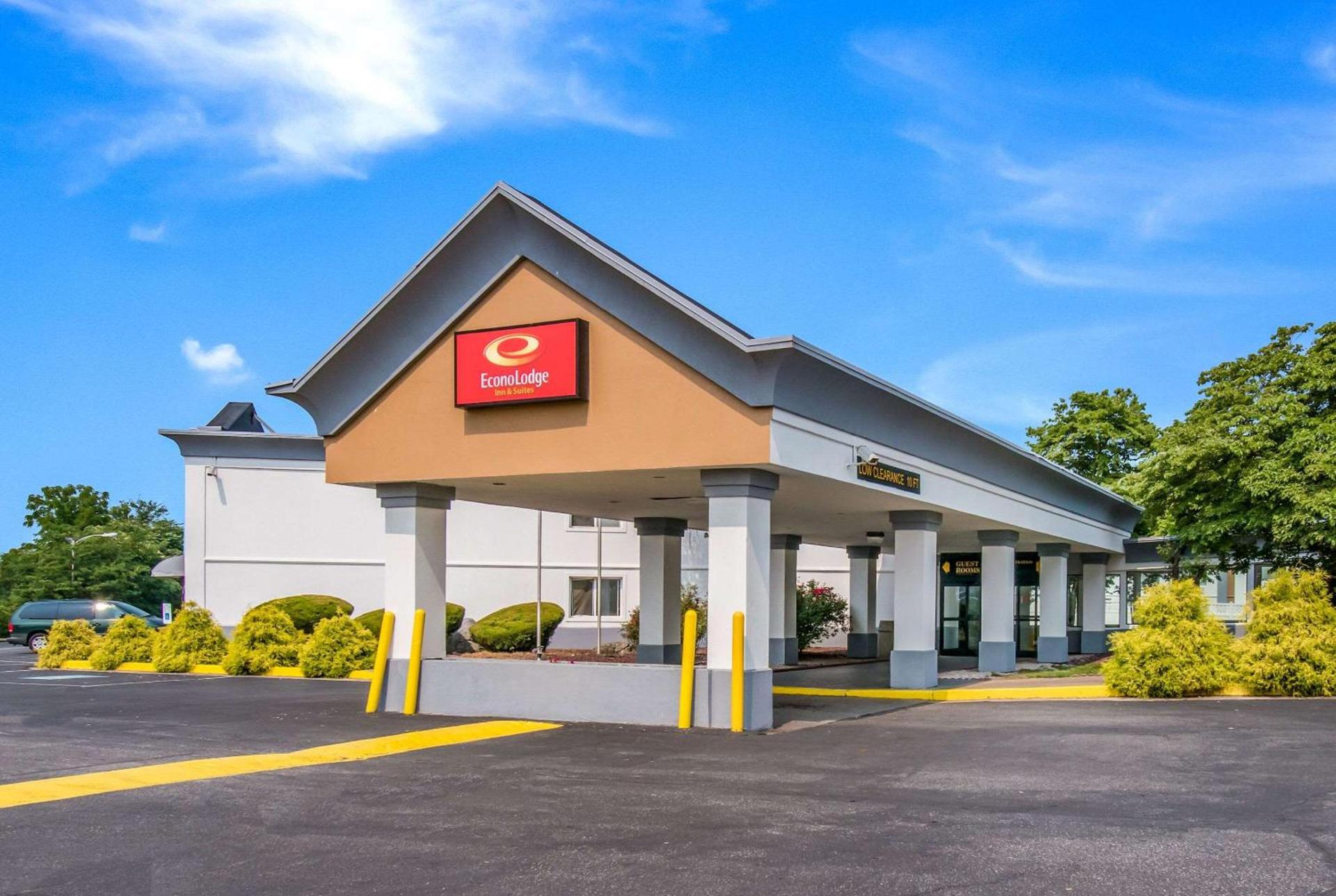 Econo Lodge Inn & Suites Chambersburg Central — hotel in Chambersburg