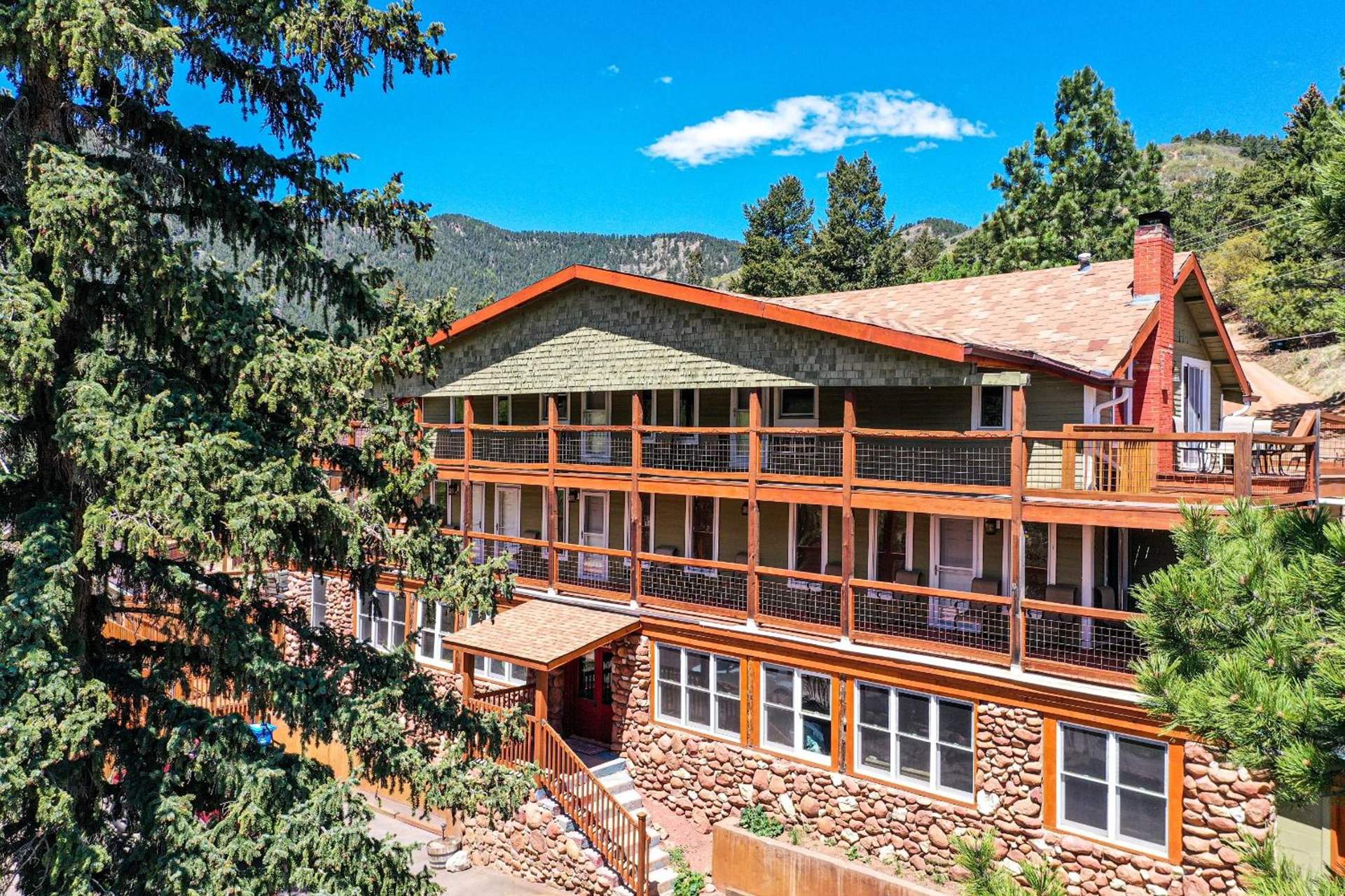 Green Mountain Falls Lodge