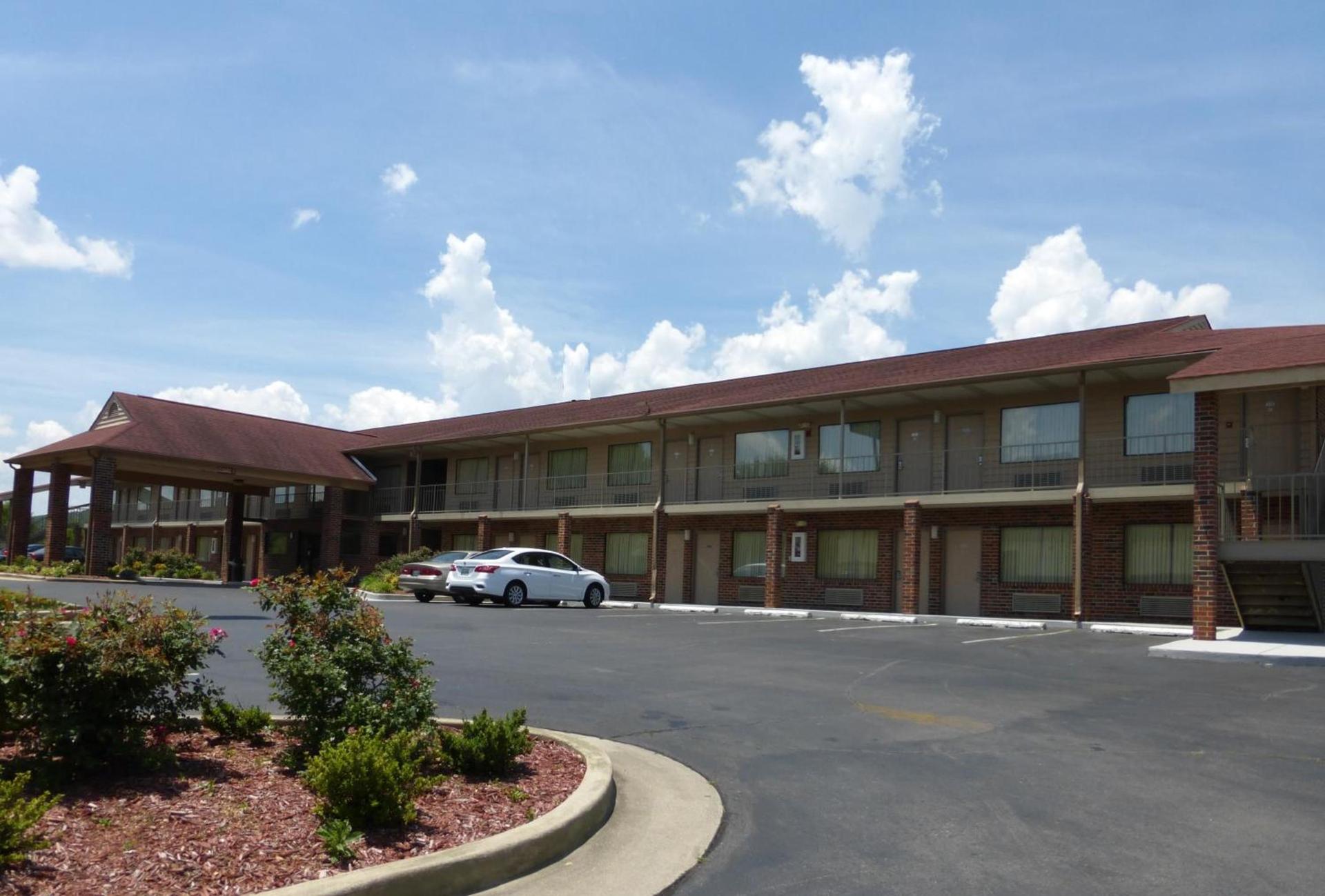 Red Roof Inn & Suites Cleveland, TN — hotel in Cleveland