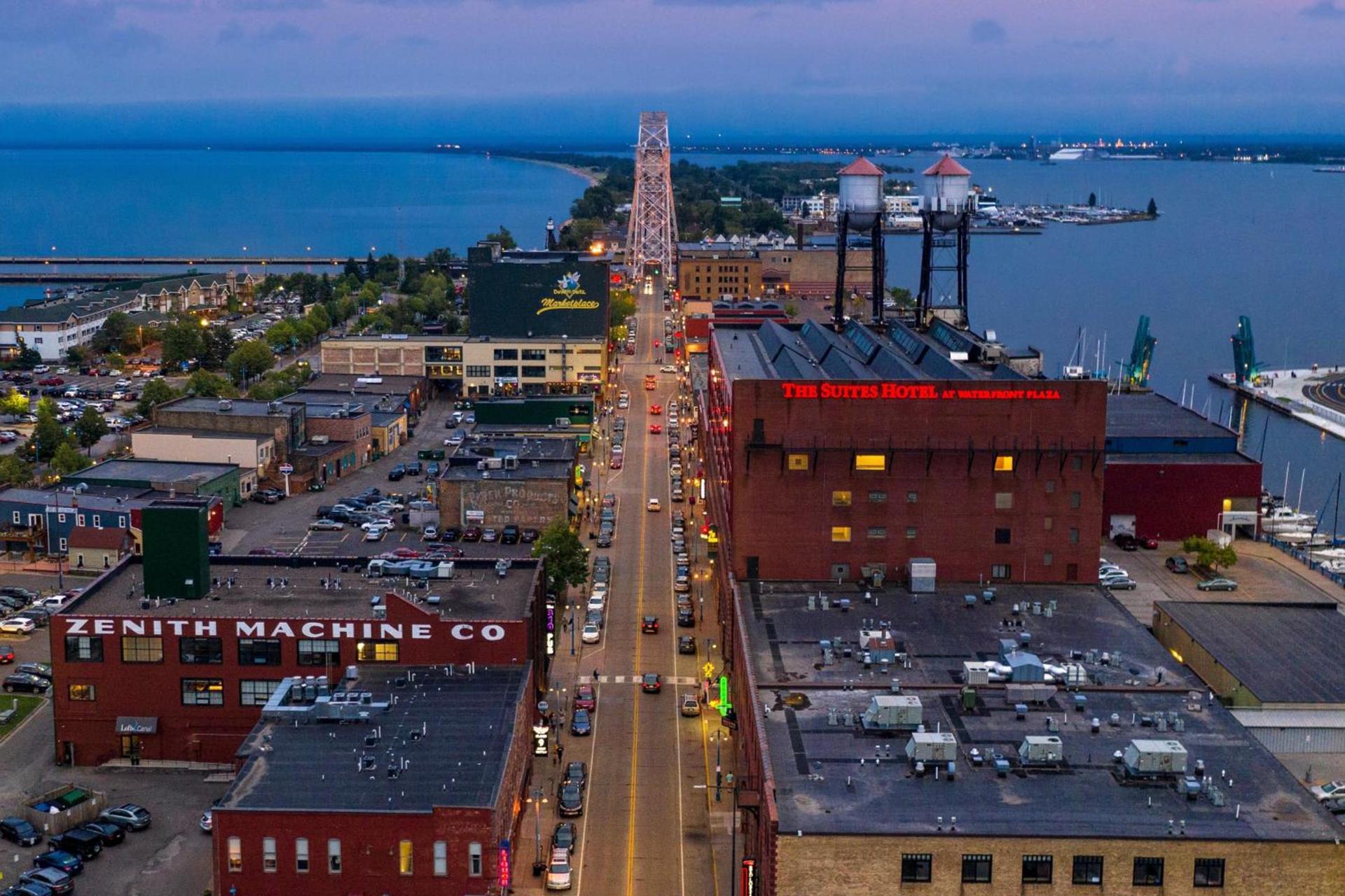 The Suites Hotel at Waterfront Plaza — hotel in Duluth