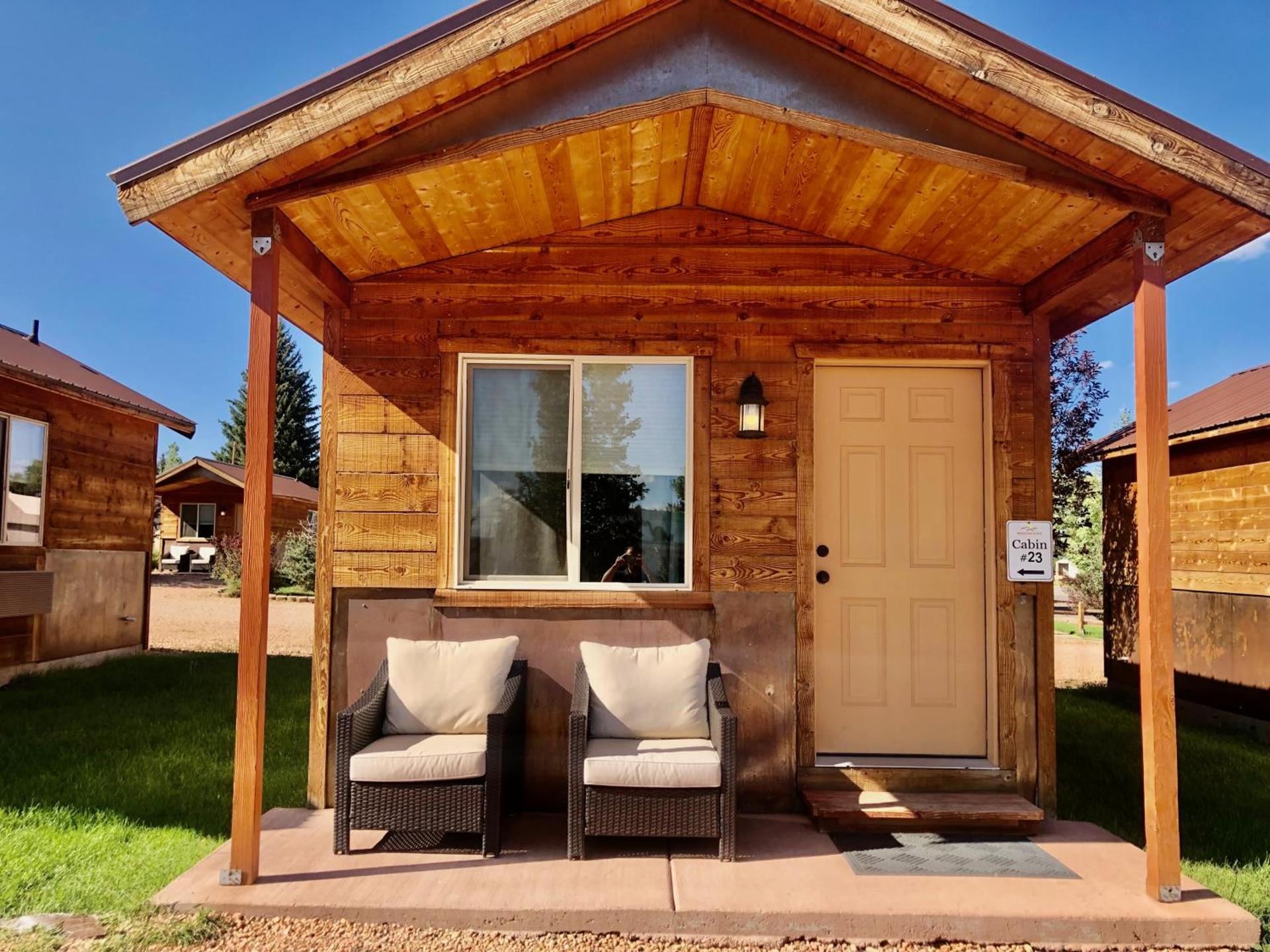 Mountain Ridge Cabins & Lodging Between Bryce and Zion National Park — hotel in Hatch