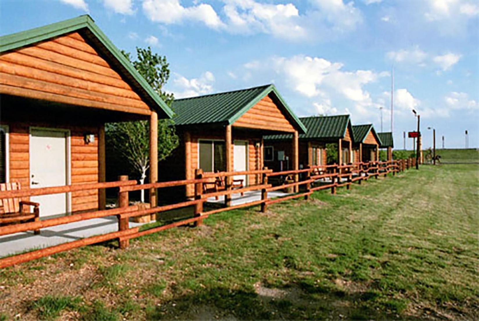 Badlands Frontier Cabins — hotel in Wall