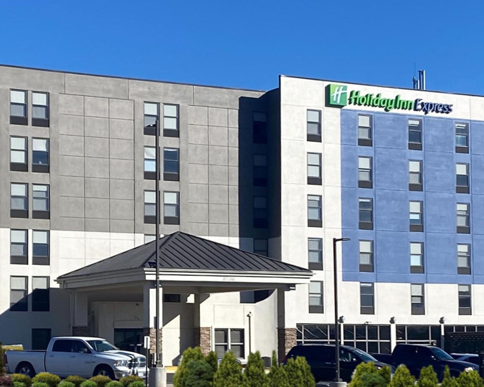 Holiday Inn Express & Suites Central Omaha by IHG — hotel in Omaha