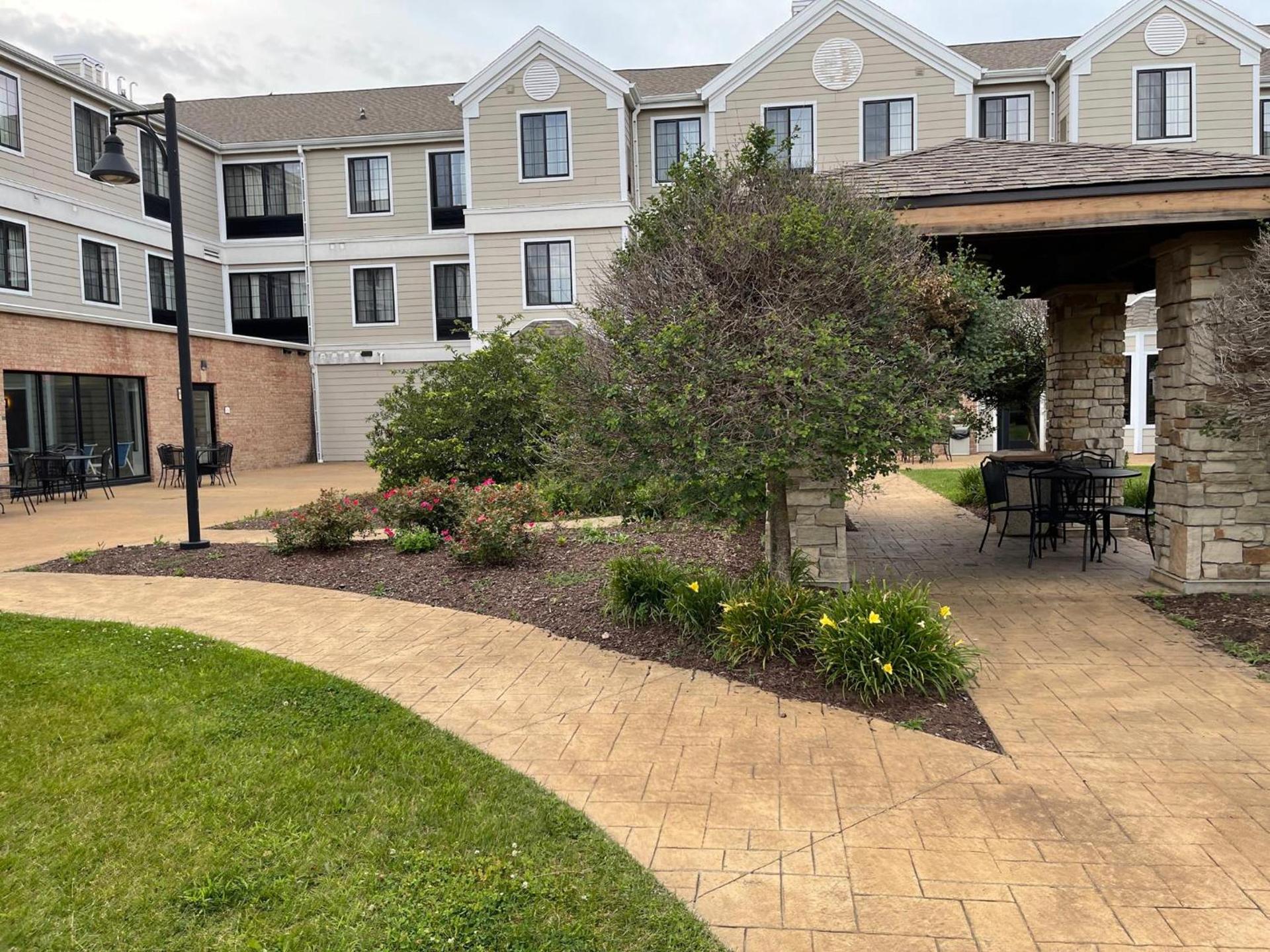 Staybridge Suites Milwaukee West-Oconomowoc by IHG — hotel in Oconomowoc