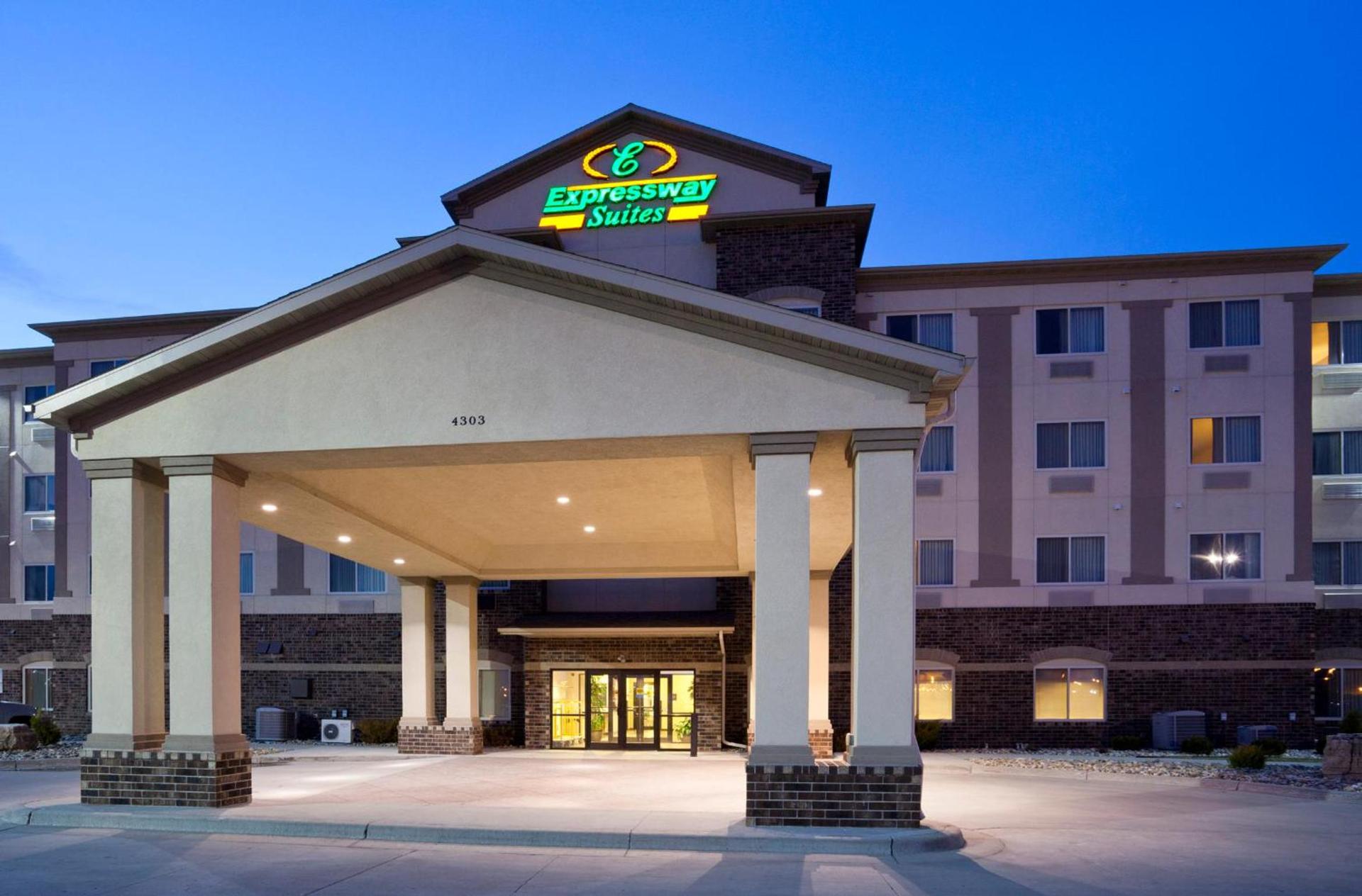 Expressway Suites Fargo — hotel in Fargo