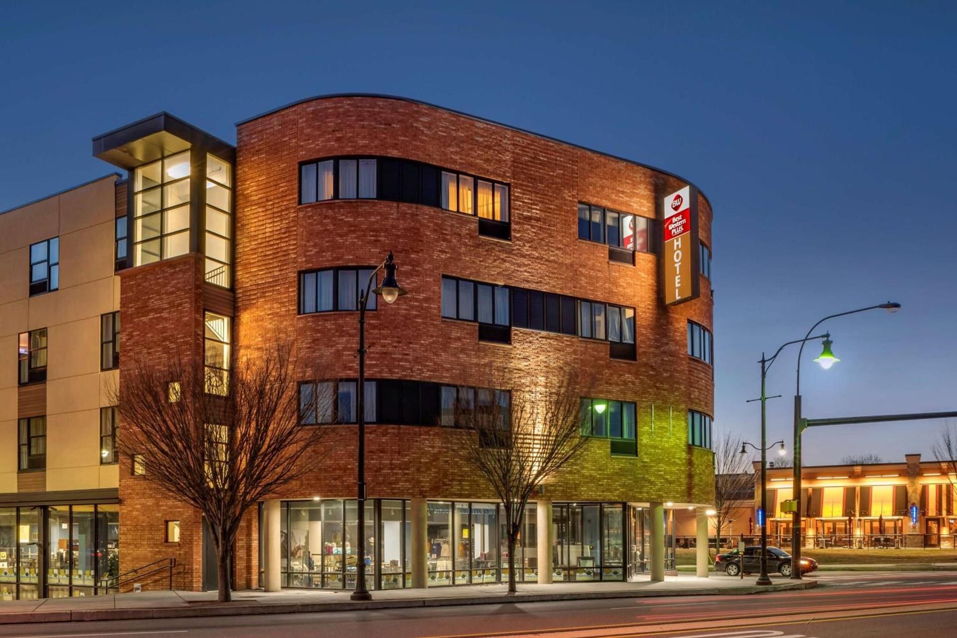 Best Western Plus Philadelphia Airport South - at Widener University — hotel in Chester