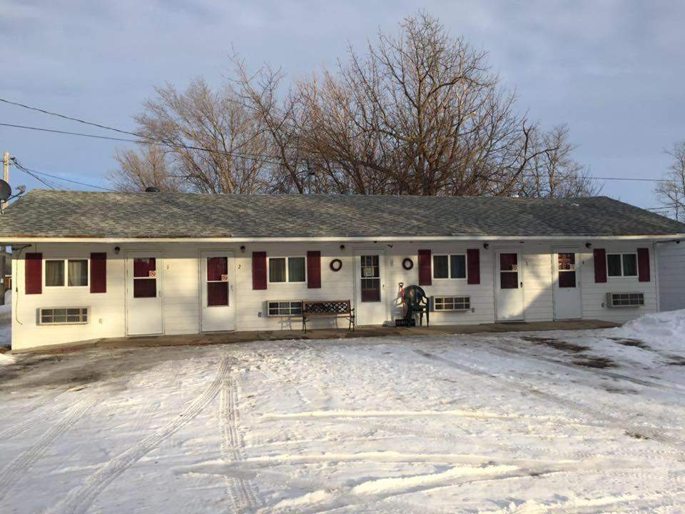 Town N' Country Motel, 1 block to Bar, Cafe, Gas