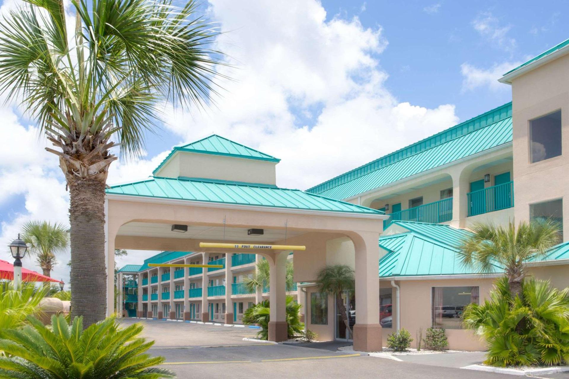 Days Inn by Wyndham Gulfport — hotel in Gulfport