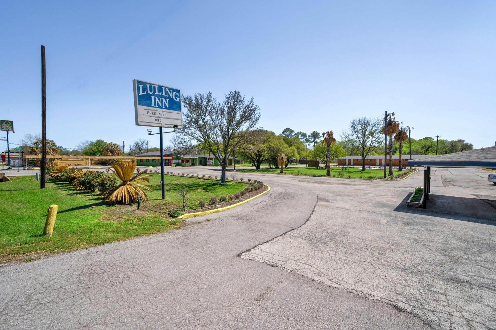 OYO Hotel Luling TX Downtown I-10/US-90 — hotel in Luling