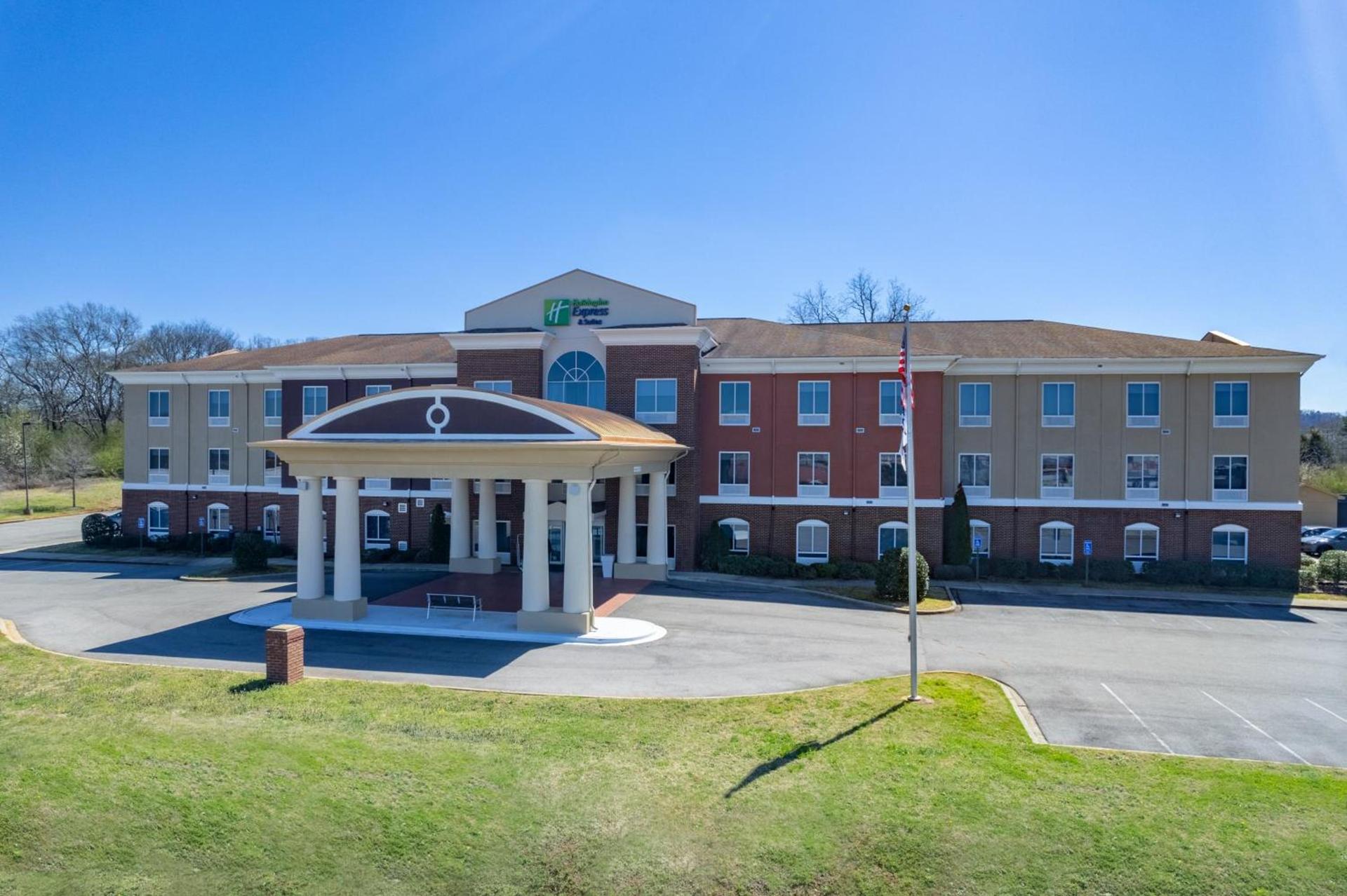 Holiday Inn Express Hotel & Suites Talladega by IHG — hotel in Talladega
