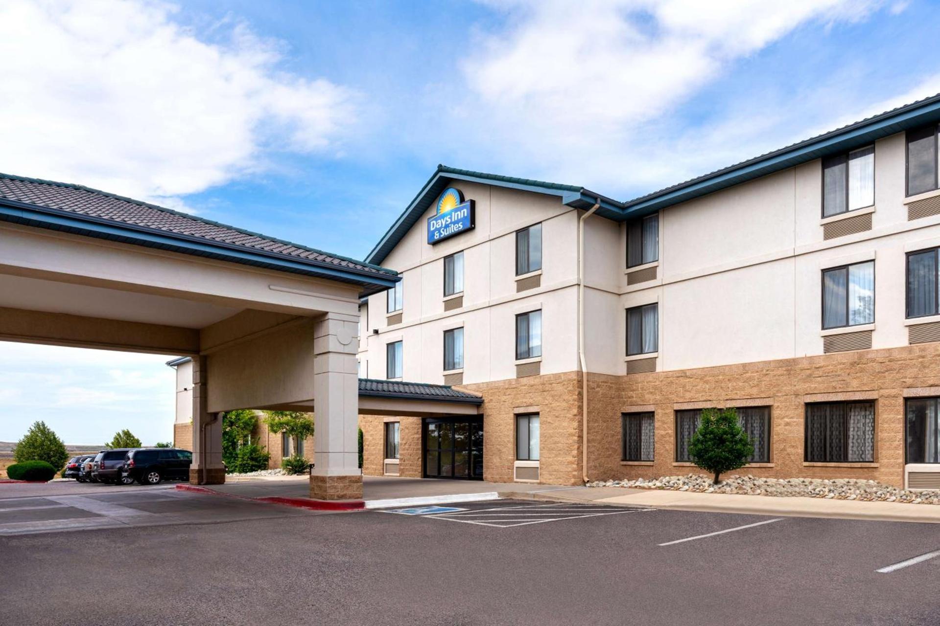 Days Inn & Suites by Wyndham Denver International Airport — hotel in Denver