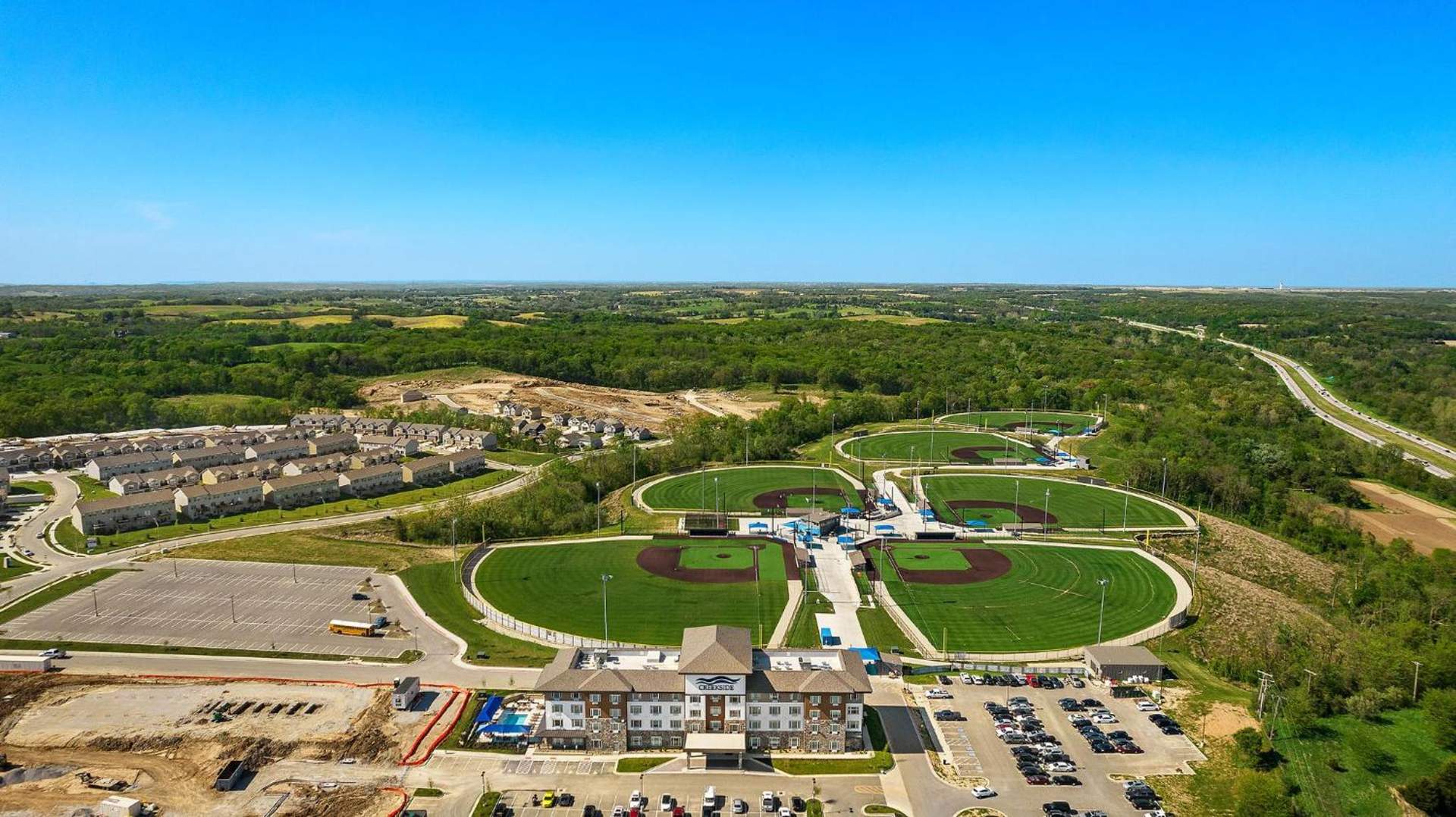 Holiday Inn Express Kansas City North - Parkville by IHG