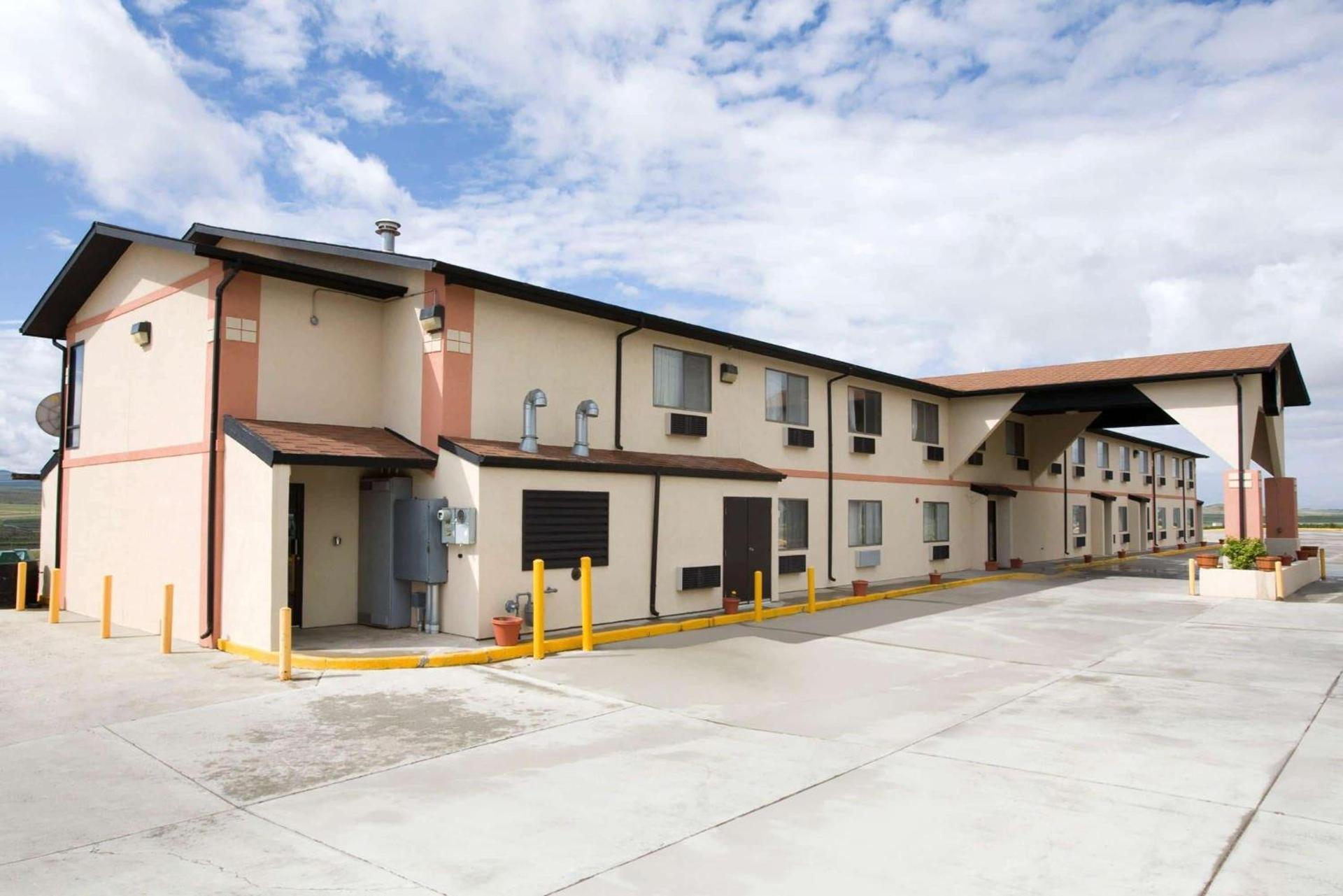 Super 8 by Wyndham Rawlins Wyoming — hotel in Rawlins