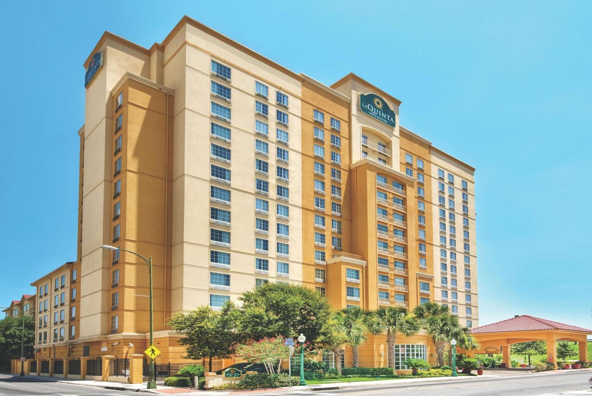 La Quinta Inn & Suites by Wyndham San Antonio Riverwalk — hotel in San Antonio