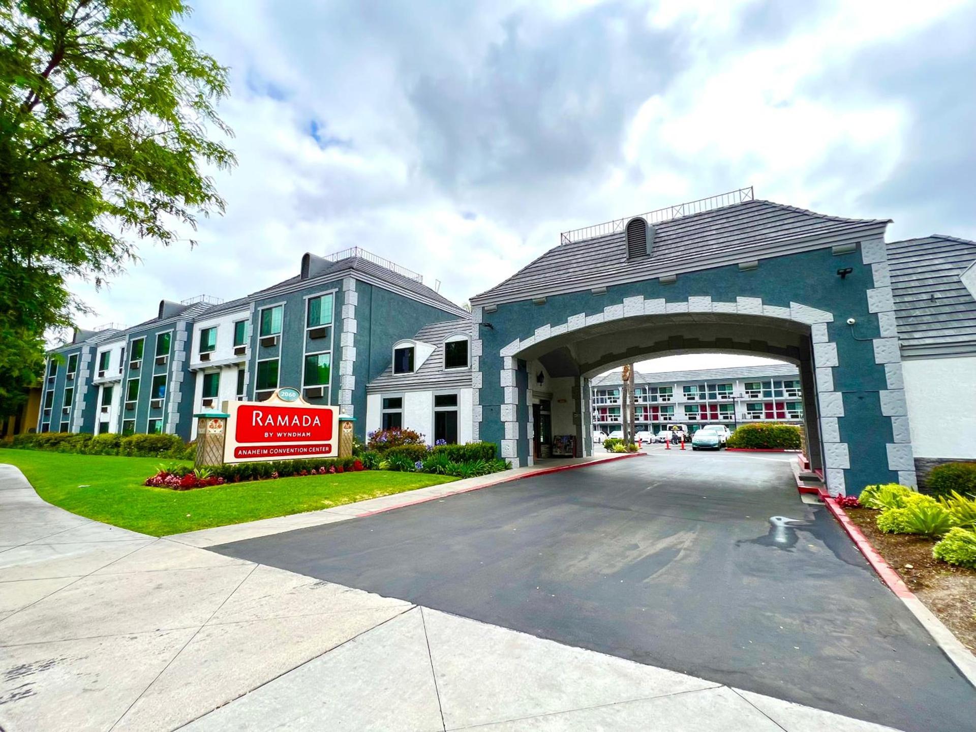 Ramada by Wyndham Anaheim Convention Center — hotel in Anaheim