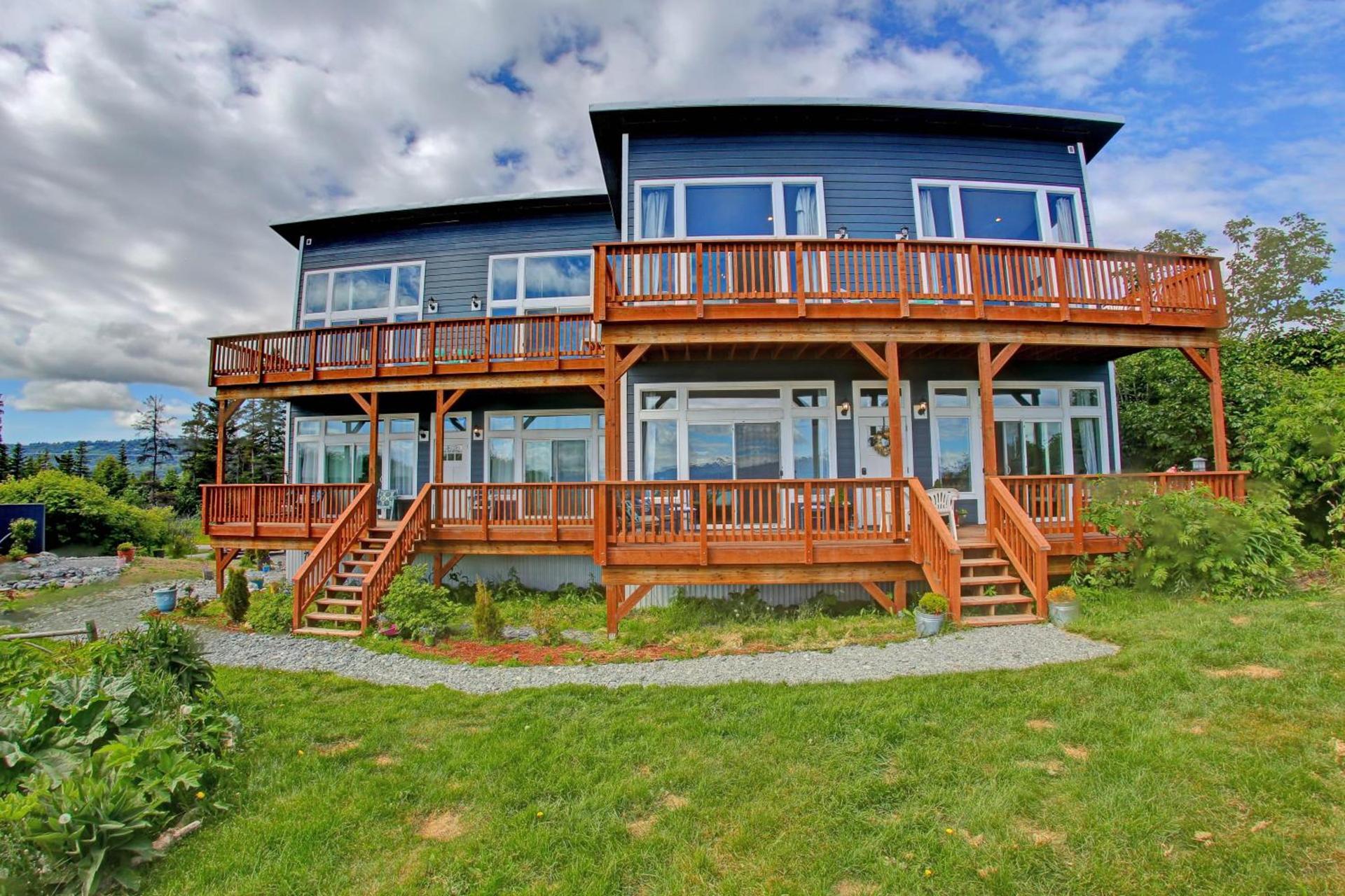 The Lighthouse — hotel in Homer