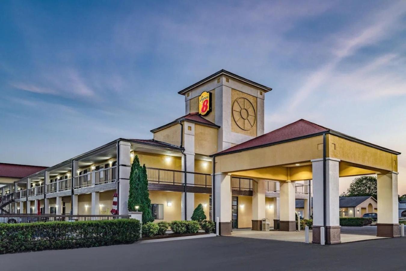 Super 8 by Wyndham Columbia — hotel in Columbia
