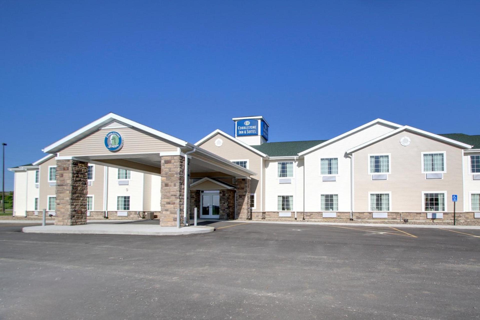 Cobblestone Inn & Suites - Avoca — hotel in Avoca