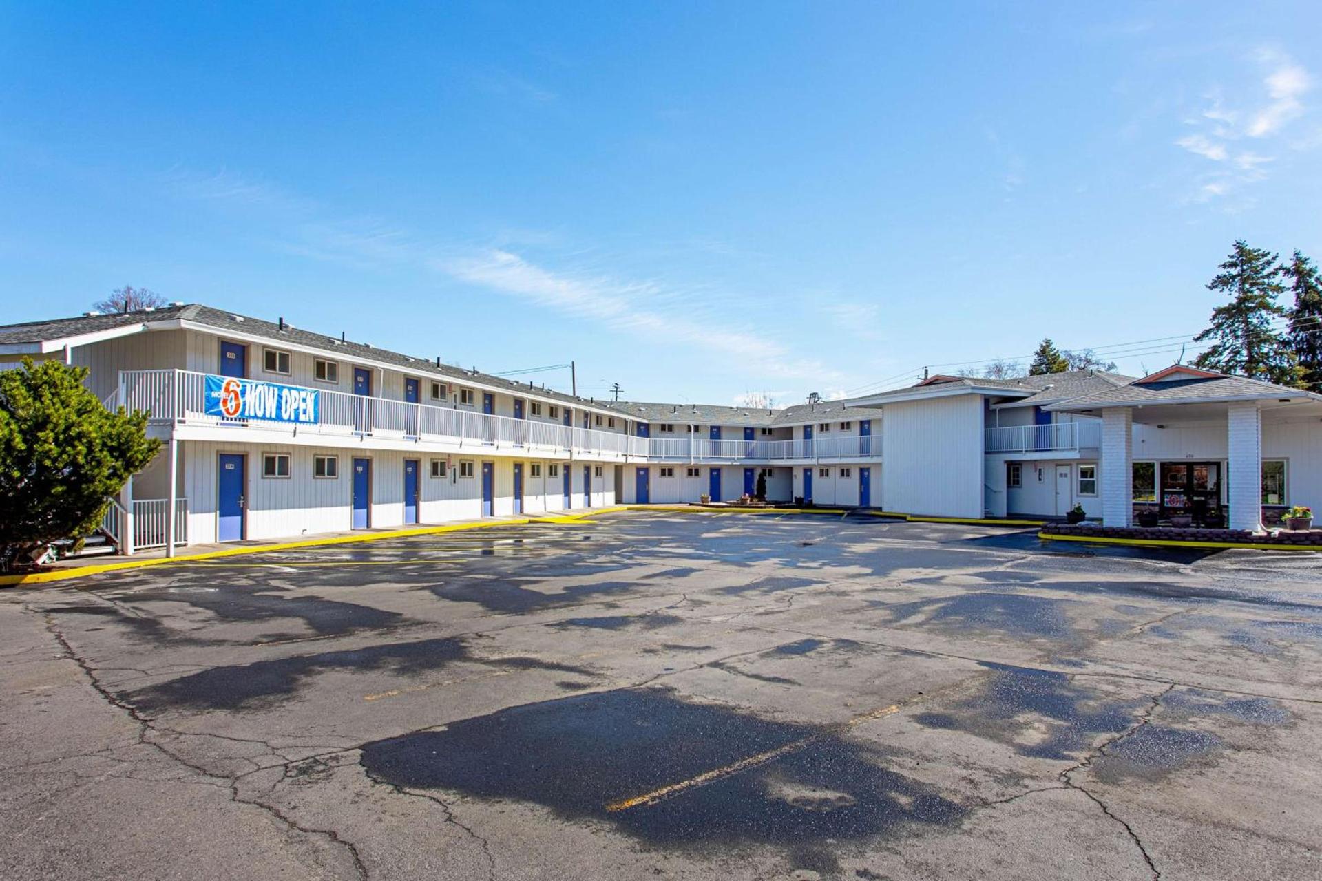 Motel 6 Pendleton, OR - West — hotel in Pendleton