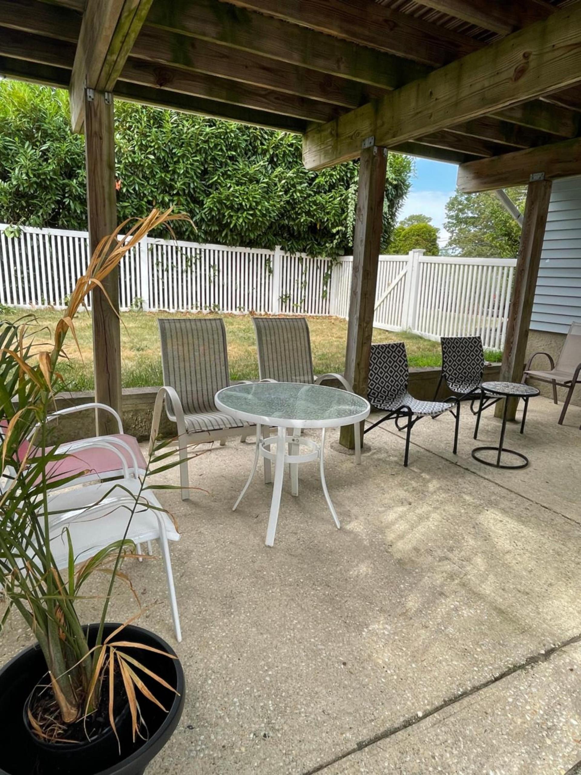 Guest Room — hotel in Eatontown