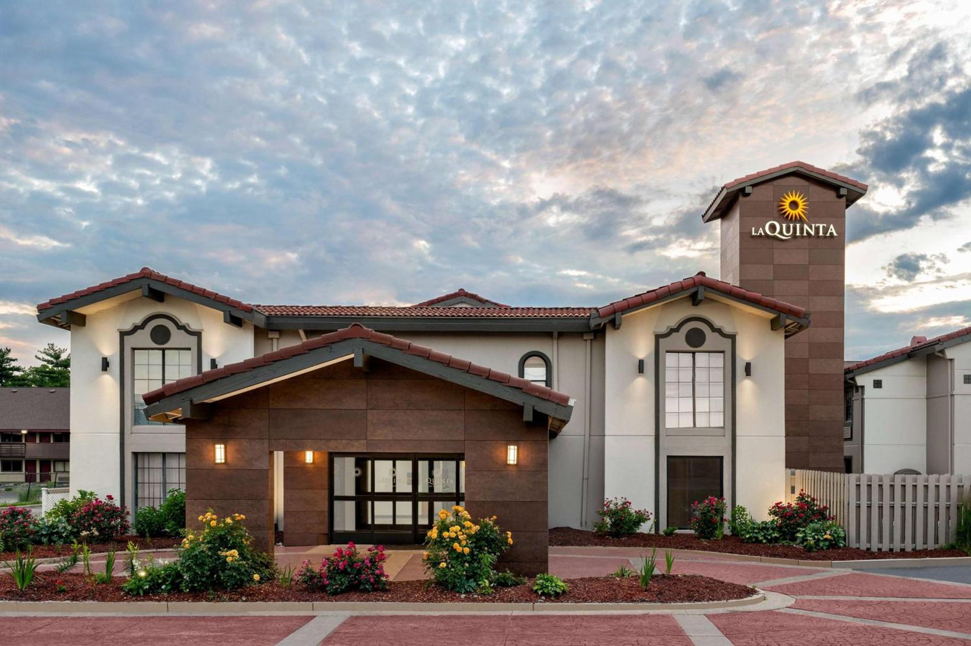 La Quinta Inn by Wyndham Columbus I-70E Reynoldsburg — hotel in Columbus
