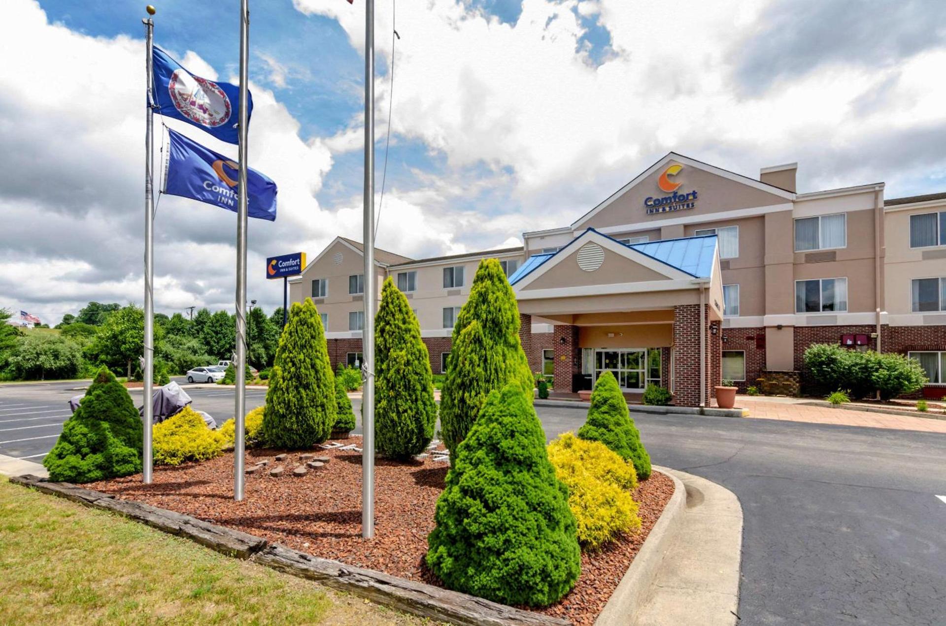 Comfort Inn & Suites Hillsville I-77 — hotel in Hillsville